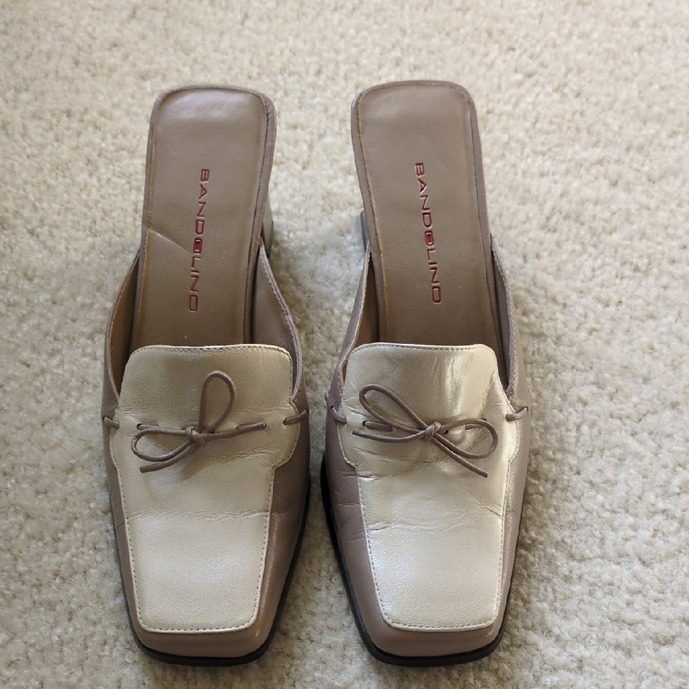 Bandolino Women's Cream and Beige 6 Mules NWOT